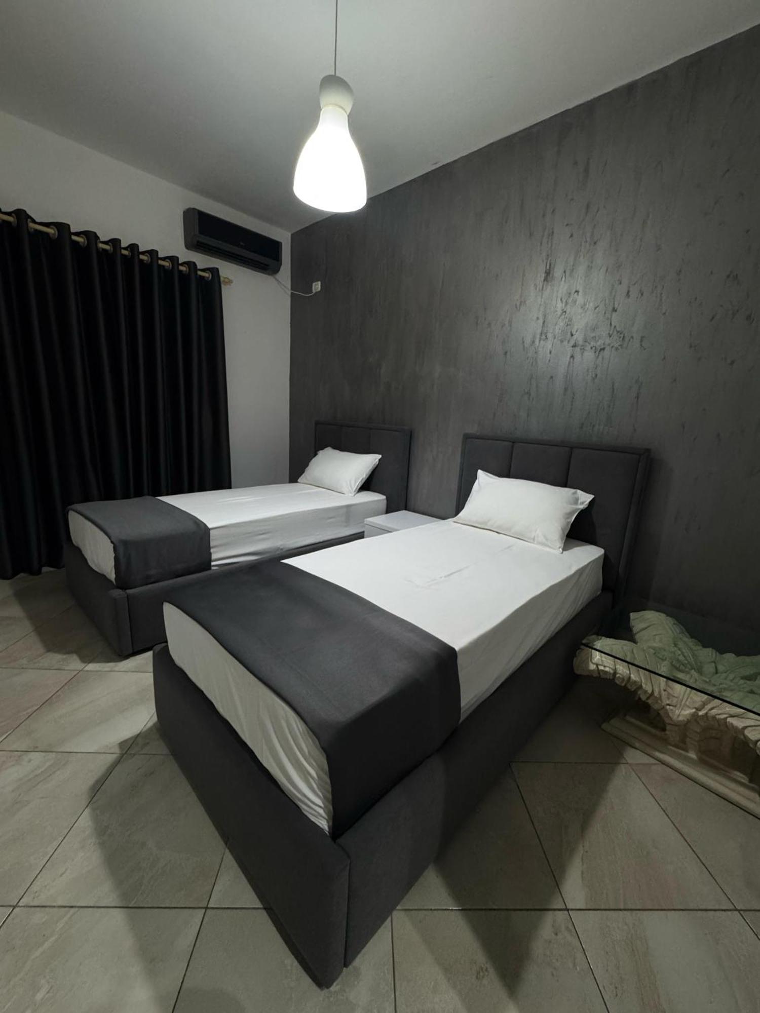 Hotel Two Mermaids Ksamil Esterno foto