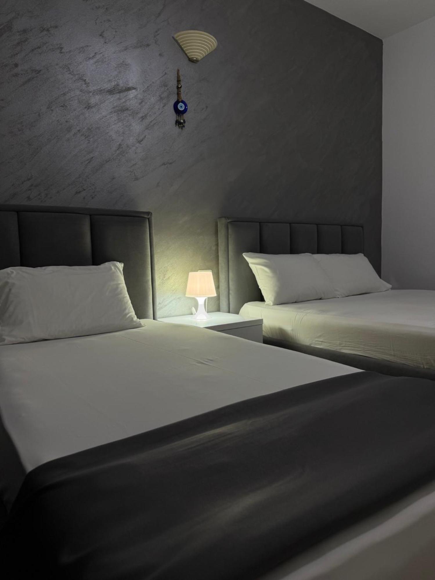 Hotel Two Mermaids Ksamil Esterno foto