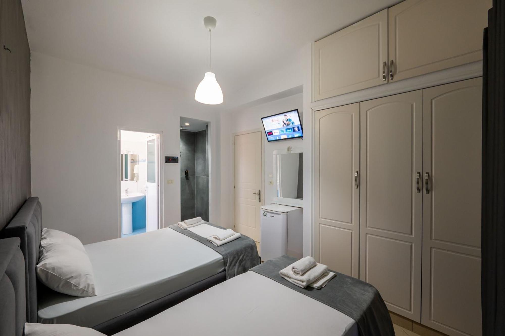Hotel Two Mermaids Ksamil Esterno foto